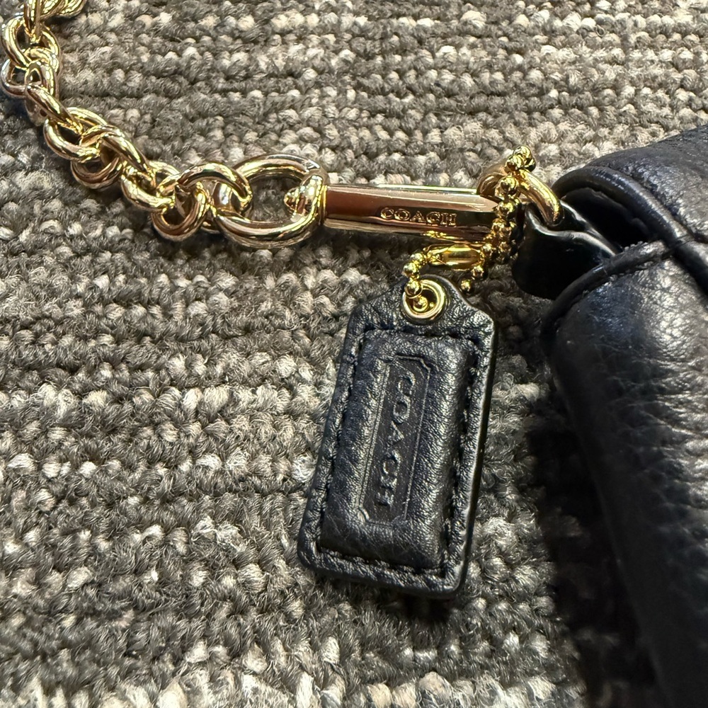 Vintage Coach Madison Black Leather Crossbody Bag Gold Chain Strap & Leather Tag - Picture 5 of 10